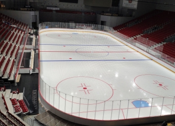 У ледового поля арены «Трактор»  -  новый размер